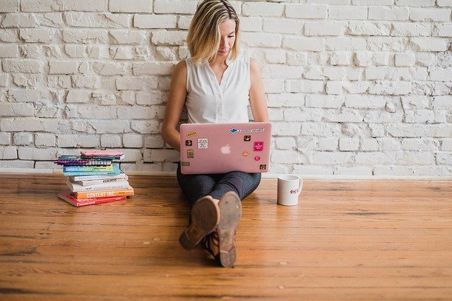 Social Puffin, Small Business Marketing, Woman on Laptop